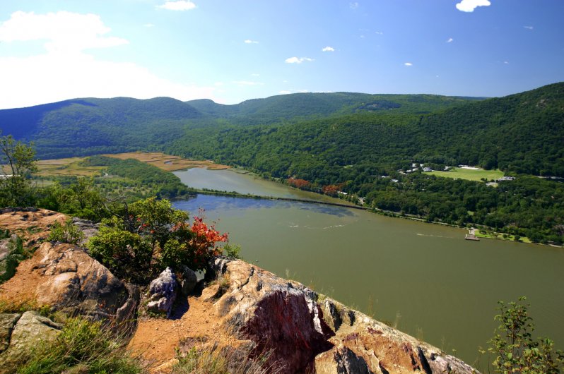 hudson-river-valley-from-anthonys-nose