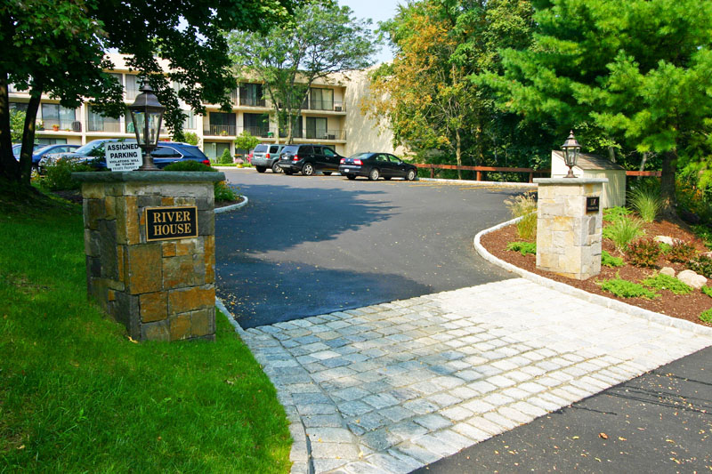 entrance-to-the-154-parking-lot