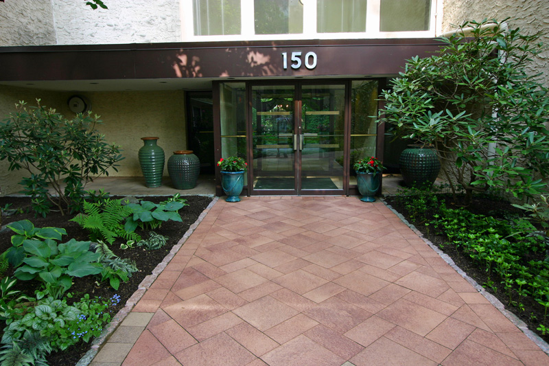 150-building-paver-wlkway-and-enterance